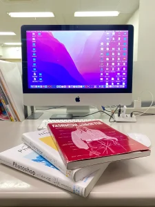本学にはデザイン制作に欠かせないiMacが常設してあります！