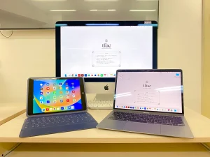 奥からiMac、左がiPad、右がMacBookAirです！